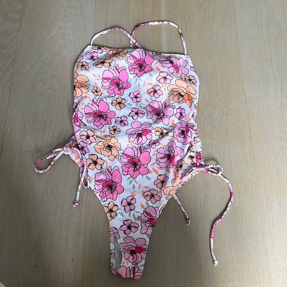 Women swimsuit one piece. Never worn size small